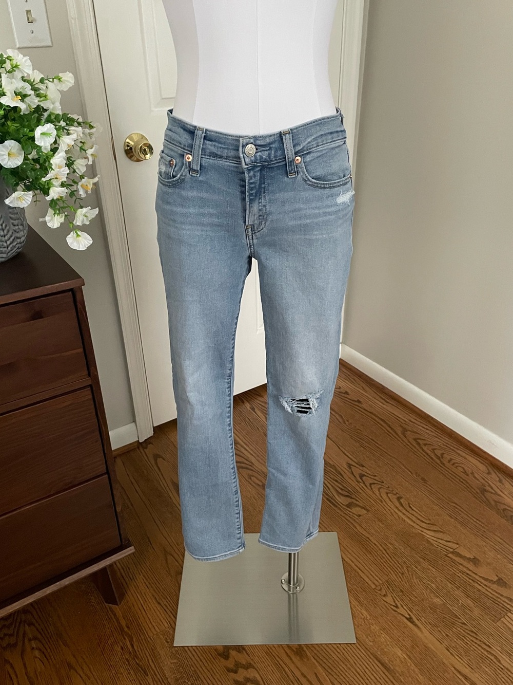 Gap Classic Straight Mid Rise Jeans in Light Blue Wash